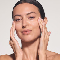 Fluide de Jour Revitalisant Dr. Hauschka – Édition Limitée au prix du format classique : 50 % de contenu en plus pour un regain d'énergie le matin.
